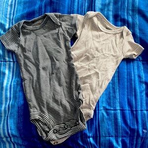 New born boy onesie’s/sets let me know what your interested in 😁